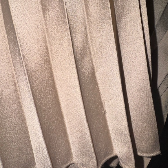 Elegant Cream Pleated Skirt - Picture 5 of 5